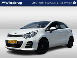 Wit Gebruikt 2015 Kia Rio Comfort Hatchback | € 8.925 (Eerlijke prijs)