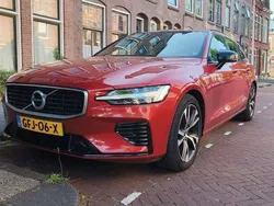 Oranje Gebruikt 2020 Volvo V60 R-Design Stationwagen | € 27.900 (Goede deal)