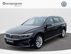 Zwart Gebruikt 2023 VW Passat Business Stationwagen | € 38.249 (Eerlijke prijs)