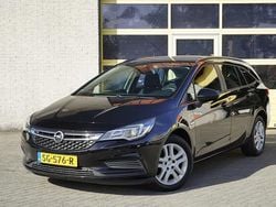 Zwart Gebruikt 2018 Opel Astra Edition Stationwagen | € 9.750 (Goede deal)
