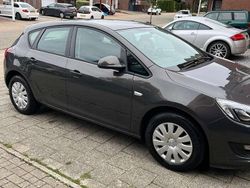 Zwart Gebruikt 2012 Opel Astra Edition Hatchback | € 5.500 (Goede deal)