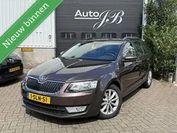 Bruin Gebruikt 2013 Skoda Octavia Ambition Stationwagen | € 6.250 (Eerlijke prijs)