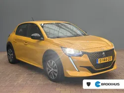 Geel Gebruikt 2023 Peugeot e-208 Active Hatchback | € 17.895 (Goede deal)