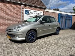 Grijs Gebruikt 2007 Peugeot 206 Forever Hatchback | € 1.650 (Eerlijke prijs)