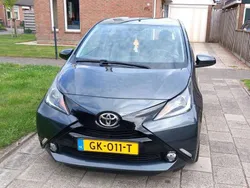 Grijs Gebruikt 2015 Toyota Aygo X-play Hatchback | € 8.500 (Eerlijke prijs)
