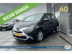 Zwart Gebruikt 2017 Toyota Aygo X-clusiv Hatchback | € 8.950 (Eerlijke prijs)