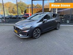 Grijs (metallic) Gebruikt 2022 Ford Fiesta ST-Line Hatchback | € 17.750 (Eerlijke prijs)