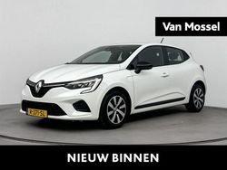 Wit Gebruikt 2022 Renault Clio V Equilibre Hatchback | € 13.940 (Eerlijke prijs)
