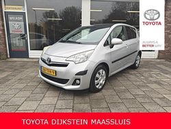 Grijs Gebruikt 2012 Toyota Verso-S MPV | € 9.950 (Super prijs)