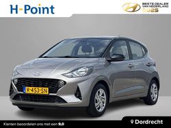 Brass metallic (r3w) Gebruikt 2022 Hyundai i10 Comfort Hatchback | € 14.590 (Eerlijke prijs)