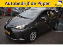 Grijs (metallic) Gebruikt 2019 Toyota Yaris Hybrid Active Hatchback | € 14.950 (Super prijs)