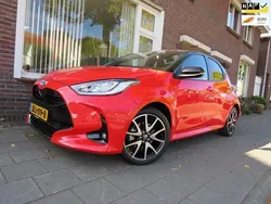 Rood Gebruikt 2022 Toyota Yaris Executive Hatchback | € 23.950 (Goede deal)