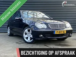 Blauw, metallic lak Gebruikt 2006 Mercedes C230 Sedan | € 7.740 (Iets duurder)