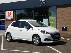 Wit Gebruikt 2019 Peugeot 208 Signature Sky Hatchback | € 11.350 (Goede deal)