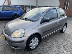 Grijs, metallic lak Gebruikt 2004 Toyota Yaris Hatchback | € 999 (Super prijs)
