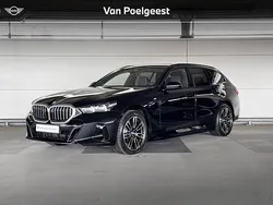 Saphirschwarz metallic (475) (zwart metallic) Gebruikt 2024 BMW 530e Comfort Edition Stationwagen | € 75.900