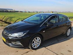 Zwart (metallic) Gebruikt 2018 Opel Astra Business Hatchback | € 8.739