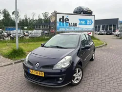 Paars Gebruikt 2006 Renault Clio II Exception Hatchback | € 1.949 (Eerlijke prijs)