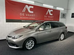 Bruin Gebruikt 2015 Toyota Auris Hatchback | € 12.499 (Eerlijke prijs)