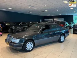 Zwart Gebruikt 1992 Mercedes 200 Sedan | € 10.950