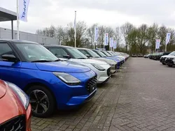 Zwart, metallic lak Gebruikt 2015 Suzuki Swift Exclusive Hatchback | € 9.950 (Eerlijke prijs)