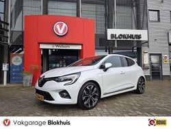 Wit (metallic) Gebruikt 2021 Renault Clio V Intens Hatchback | € 17.445 (Eerlijke prijs)