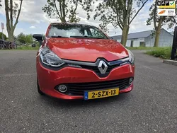Rood Gebruikt 2014 Renault Clio IV Dynamique Hatchback | € 6.299 (Eerlijke prijs)