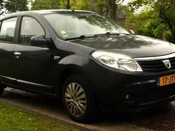 Grijs Gebruikt 2009 Dacia Sandero Lauréate Hatchback | € 2.499 (Eerlijke prijs)