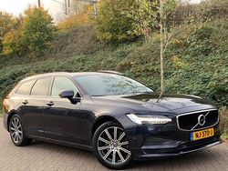 Blauw Gebruikt 2017 Volvo V90 Momentum Stationwagen | € 10.940