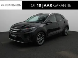Zwart, metallic lak Gebruikt 2024 Kia Stonic SUV | € 26.400 (Eerlijke prijs)