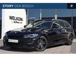 Zwart, metallic lak Gebruikt 2021 BMW 320 Executive Stationwagen | € 34.950 (Iets duurder)