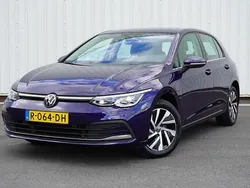 Blauw Gebruikt 2022 VW Golf VIII Style Hatchback | € 19.950 (Goede deal)