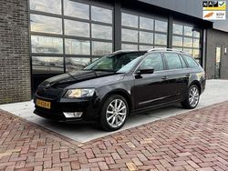 Zwart Gebruikt 2015 Skoda Octavia Style Stationwagen | € 7.450 (Eerlijke prijs)