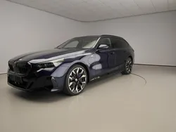 Blauw Nieuw 2025 BMW 550e M Sport Stationwagen | € 118.732 (Iets duurder)