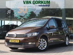 Bruin, metallic lak Gebruikt 2017 VW Touran MPV | € 15.950 (Eerlijke prijs)