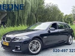 Zwart, metallic lak Gebruikt 2015 BMW 520 Executive Stationwagen | € 17.745 (Iets duurder)