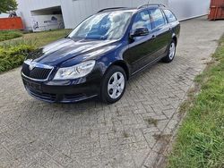 Zwart Gebruikt 2009 Skoda Octavia Ambition Hatchback | € 4.950 (Eerlijke prijs)