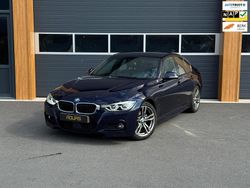 Blauw Gebruikt 2018 BMW 330 Executive Sedan | € 19.950 (Eerlijke prijs)