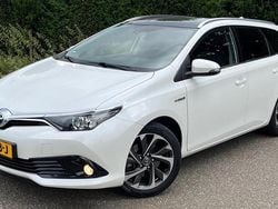 Wit Gebruikt 2016 Toyota Auris Touring Sports Stationwagen | € 15.950 (Eerlijke prijs)