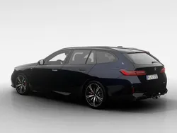 Zwart, metallic lak Nieuw 2025 BMW 530e M Sport Stationwagen | € 94.565 (Iets duurder)