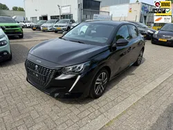 Zwart Gebruikt 2023 Peugeot 208 Allure Hatchback | € 16.850 (Goede deal)