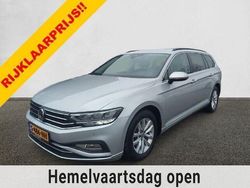 Zilver, metallic lak Gebruikt 2019 VW Passat Business+ Stationwagen | € 22.888 (Goede deal)