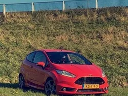 Rood Gebruikt 2013 Ford Fiesta Sport Hatchback | € 7.500 (Goede deal)