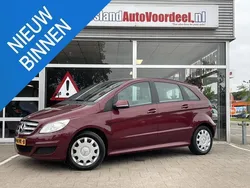 Rood Gebruikt 2011 Mercedes B200 MPV | € 8.449 (Eerlijke prijs)