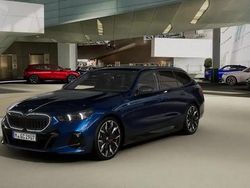 Blauw Nieuw 2025 BMW 530e Comfort Edition Stationwagen | € 97.362 (Duur)