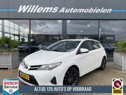 Wit Gebruikt 2014 Toyota Auris Comfort Hatchback | € 9.200 (Eerlijke prijs)
