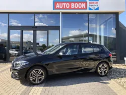 Zwart Gebruikt 2021 BMW 118 Sport Line Hatchback | € 22.450 (Goede deal)