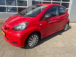 Rood Gebruikt 2010 Toyota Aygo Hatchback | € 2.499 (Goede deal)