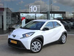 Wit Gebruikt 2024 Toyota Aygo Play Hatchback | € 20.795 (Eerlijke prijs)