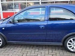Blauw, metallic lak Gebruikt 2005 Opel Corsa Essentia Hatchback | € 1.950 (Eerlijke prijs)